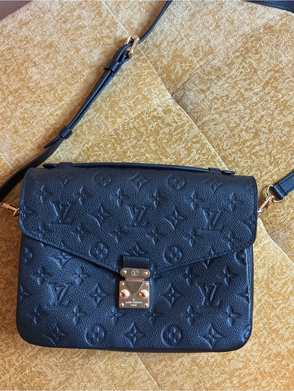 Louis Vuitton Black Empreinte Pochette Metis 🛍